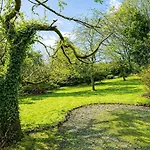 Brookside, With Garden And Parking In Popular Village *