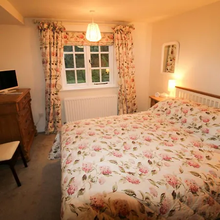 بيت للعطل Brookside, With Garden And Parking In Popular Village