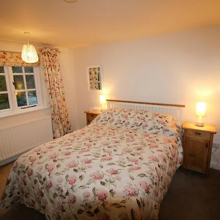 Brookside, With Garden And Parking In Popular Village *