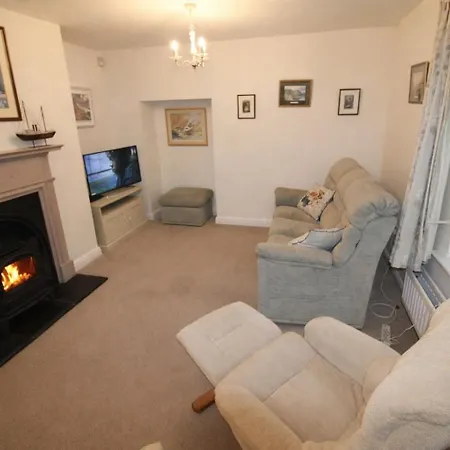 Feriehus Brookside, With Garden And Parking In Popular Village *