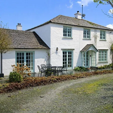 Feriehus Brookside, With Garden And Parking In Popular Village
