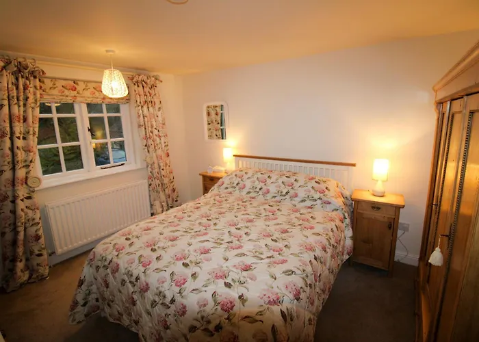 Brookside, With Garden And Parking In Popular Village *