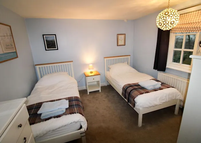 Brookside, With Garden And Parking In Popular Village *