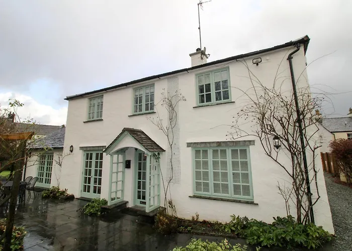 Brookside, With Garden And Parking In Popular Village بيت للعطل