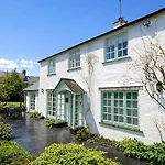 Brookside, With Garden And Parking In Popular Village *